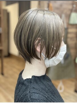 スモーキーベージュ×レディショート