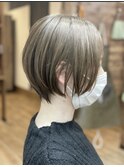 スモーキーベージュ×レディショート