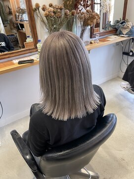 イング(ing) Whiteblond