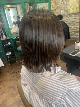 ヘアーラウンジ アンフィ 井土ヶ谷(Hair Lounge Anphi) 切りっぱなしボブ