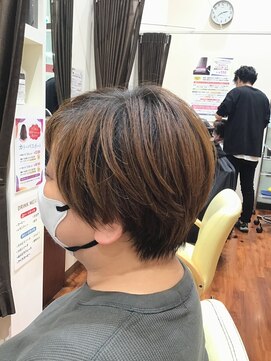 美容室ヒラトヤ 都南店 ベージュハイライト大人可愛いひし形ショートボブカット