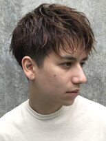 フィフスワン(fifth one) 無造作パーマセンターパートツイストスパイラルパーマ刈り上げ