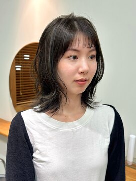 エニエンメイクス 立川(ENIEN MAKE'S) ミディアムレイヤー、顔まわりレイヤー、オリーブカラー