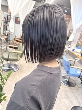 ルーナヘアー(LUNA hair) 切りっぱなしボブ ダブルカラー ブリーチ ダークグレージュ 20代
