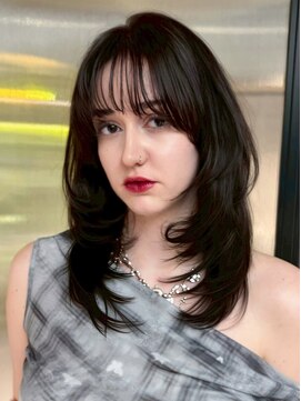 シオン(shion) 前髪カット顔周りレイヤーくびれミディミディアム_F1768