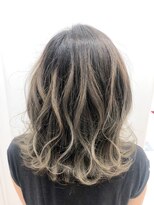 エヌプラス(N+)&nbsp;黒髪グラデヘアーオリーブグレー小顔に見せるヘアココアベージュ