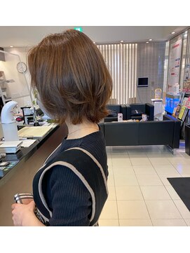 アトレ(attrait) ＊レイヤーボブ ミディアム 丸み ベージュカラー 透明感 天王寺