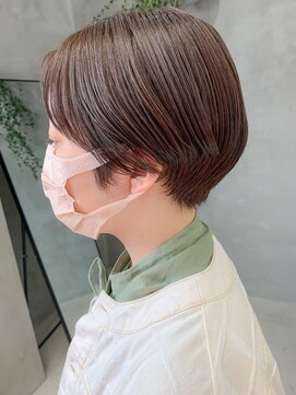テトヘアー(teto hair) ハンサムショート、センターパート、アッシュブラウン
