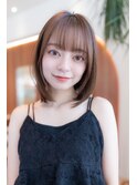 20代30代大人可愛いグレージュカラー斜めバングショートボブ