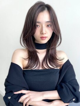 ヴェイン 渋谷(vain) くびれヘア　顔周りレイヤーカット　外ハネ　艶感　アッシュ