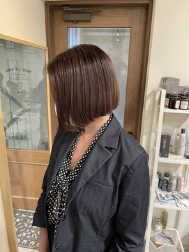 ワンバイワンクラッカ(one by one CLACCA) 切りっぱなし前下がりボブ