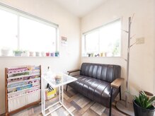 サロンドヨシミ(Salon de yoshimi)の雰囲気（待ち合い室☆ゆったりできる空間です◎）