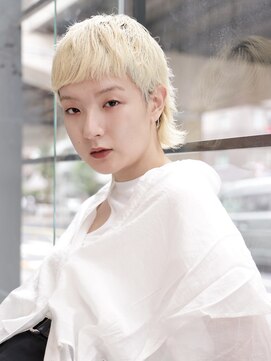 エムスラッシュ センター南(M.SLASH) ハイトーンカラー/ウルフマッシュ/オン眉/耳かけ/センター南