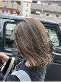 オリーブベージュ