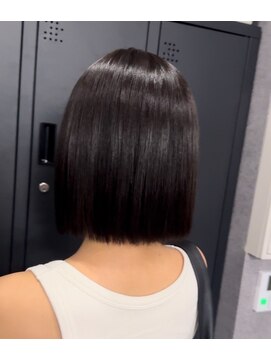 ラクシア(LUXIA) 艶髪ミニボブ