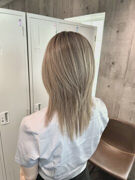 サンエンヘアー(lll_en hair) ミルクティーベージュ