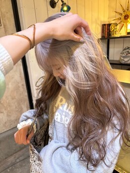 フルアヘッド(FULL A HEAD)の写真/若年層も大人女性も憧れの‘’ハイクオリティ‘’な髪色に！ダメージ94%カットのケアブリーチ使用◎