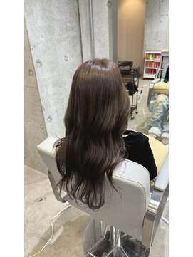 オリーブベージュ