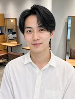 ローム(Rome)&nbsp;センターパートコンマヘア毛流れセンターパート束感ショート