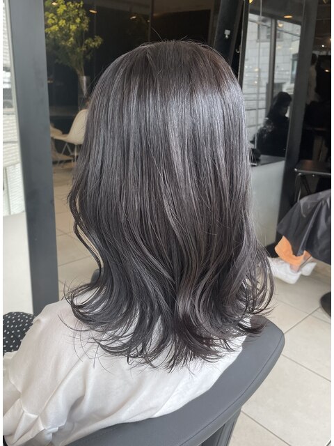 2025年春】どれが好み？シルバーアッシュのヘアスタイル・髪型・ヘア 