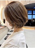 ショートボブ切りっぱなしレイヤーカットハイトーンケアブリーチ