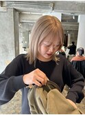 ホワイトベージュカラー
