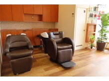 ヘアーアンドフェイス あかしや美容室(HAIR＆FACE)の雰囲気（落ち着きのある店内です。）