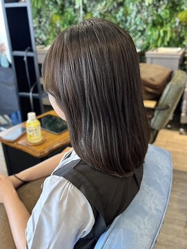 インデペンデンス(independence) ミディアムボブ×オリーブグレージュ