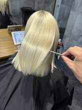 【髪質改善×ハイダメージ縮毛矯正】ハイトーンでも、艶とまとまりを両立。