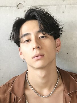 フィフス(fifth) ツイストスパイラルパーマセンターパートウルフカットかきあげ