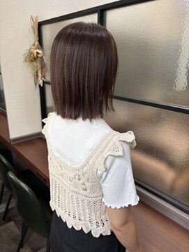 切りっぱなしボブ_オリーブカラー