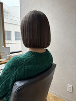 ネウィ 大分中央町店(newi) 切りっぱなしミニボブオリーブベージュ艶感ストレートヘア