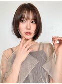 ショートレイヤーボブミルクティーベージュサイドバング前髪あり