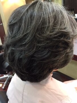 クアドエム(QUADE+m) グレーヘアショート