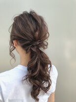 ヘアーメイクサロン リュクス(Hair make salon LUXE) ローポニーテール