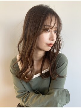 ケリーアン 太田(kelly.un) うる艶ミディアムヘア / シアーブラウン / シースルーバング