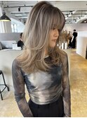 前髪ありのバレイヤージュもイケてます_smoke ash beige_
