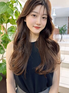 インビテーション(invitation) 大人かわいいレイヤーロング顔周り前髪くびれヘアカーキベージュ