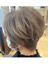 マニス(manis)&nbsp;白髪ぼかし丸み大人ショートボブ×シルキーベージュ艶カラー