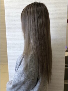 プラス ファースト ヘア(Plus 1st) ハイライトグレージュｘロングレイヤー