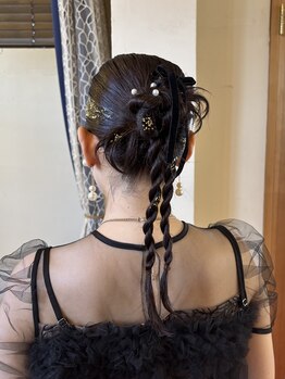 レゴリスヘアークリエイティブブランド(Regolith hair creative brand)の写真/旬のアレンジで周りと差がつく♪ドレスに映える「大人可愛い」ヘアセット。タイトからルーズまでお任せ！