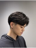 【立体感と動きのあるフェザーパーマ】