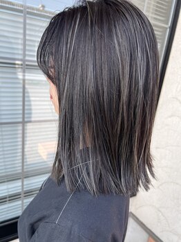 ベルヘアサロン(BeL HAIR SALON)の写真/自然なハイライトで白髪をぼかし、明るくオシャレな髪色を楽しめる♪大人女性の髪のお悩みを解決＊