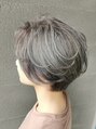 アンジュベイナハ (Ange Bay NAHA) グレージュ×ショートスタイル。