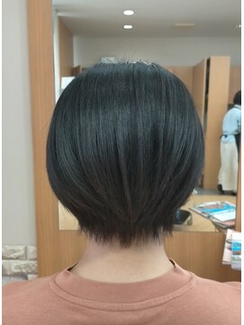 ビーイン(BE IN) 暗めアッシュ前下がりショートボブ