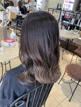 ティエル(Tiele) グラデーショングレージュカラー