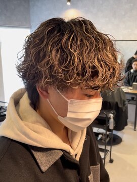 アビー(ABEY) 波巻きスパイラルメッシュカラーツーブロマッシュ