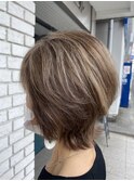グレイヘアを活かしてハイライト×ウルフレイヤー