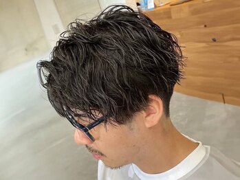 フゥ 宇都宮(FeU)の写真/《*ショート×ツイストスパイラルパーマが人気*》清潔感のあるスタイルで、ビジネスシーンでも◎[岡本]