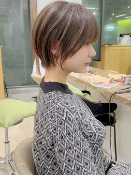 ビューブルー 亀戸錦糸町(VIEW BLUE) 美髪シアーカラーピンクブラウンショートカット切りっぱなしボブ